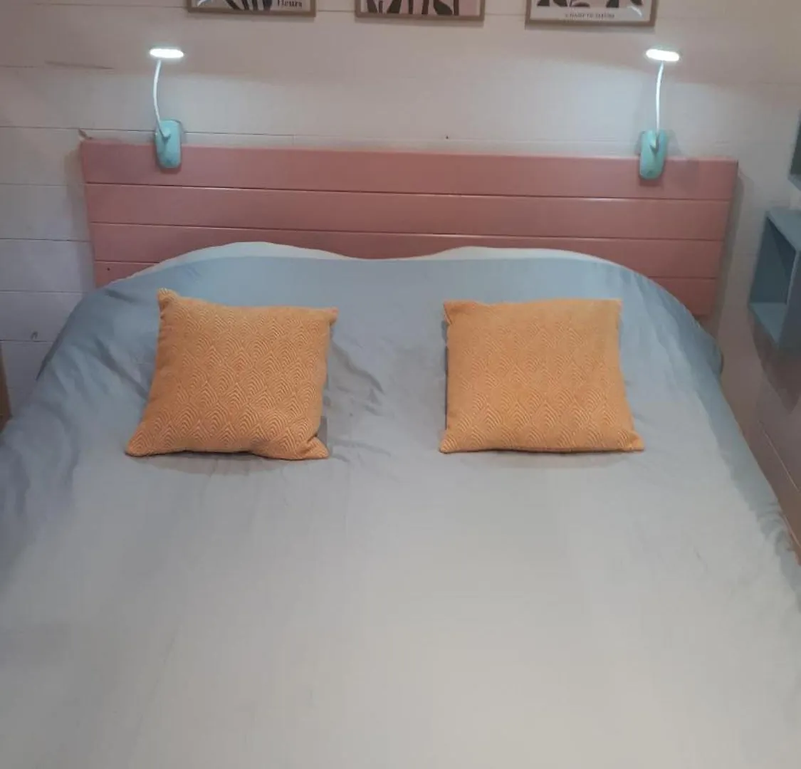 リール ア ロリジン Bed & Breakfast 0*,  フランス